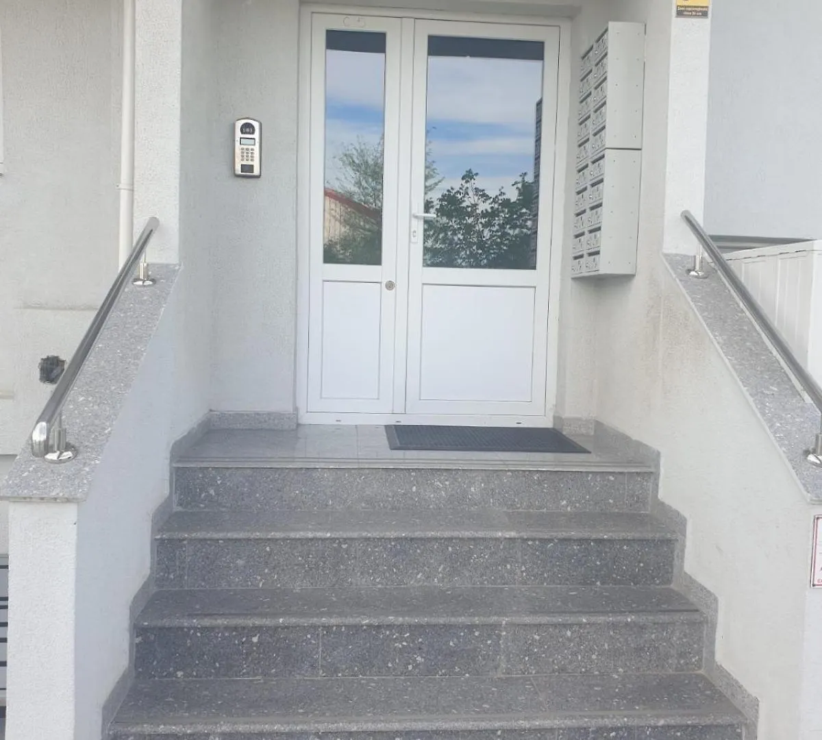 Air 2 Bedroom Apartment & Terraces Otopeni Romania