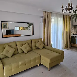 Manolaire Airport Apartment