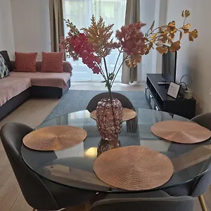 דירה Teo Airport Residences, אוטופן