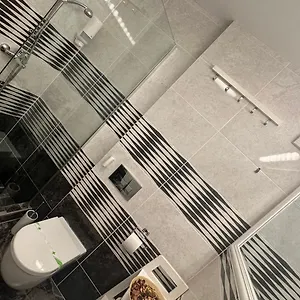 La Maison De Zoe - Airport Residences Apartment