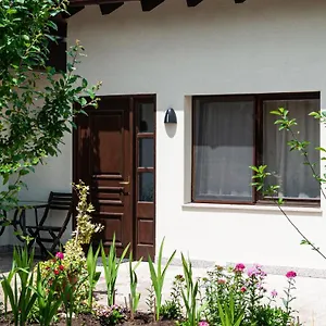  Apartment Tinamore